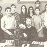 Photographie du professeur Cheng avec ses élèves de l'école Shr Jung de New York