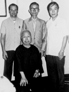 鄭曼青 Zhèng Mànqīng avec Tam Gibbs, 陶炳祥 Táo Bǐngxiáng et 徐憶中 Xú Yìzhōng