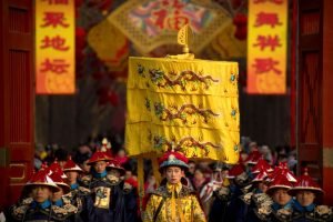 Cérémonie de la dynastie Qing lors d'une fête au temple dans le parc Ditan à Beijing, le mardi 5 février 2019, photographie de Mark Schiefelbein