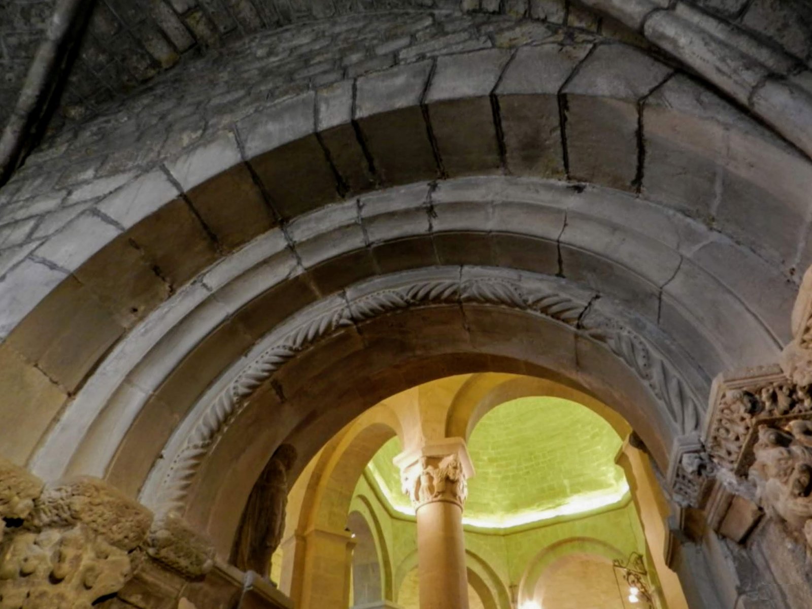 Voussure du portail primitif de l'église Ste-Marie de Rieux-Minervois