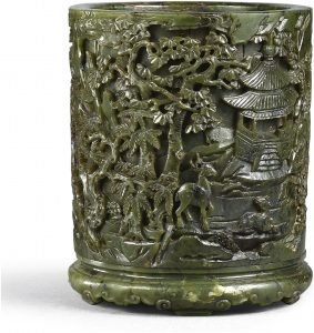 Pot à pinceau, paysage, en jade vert d'épinard finement sculpté, dynastie Qing