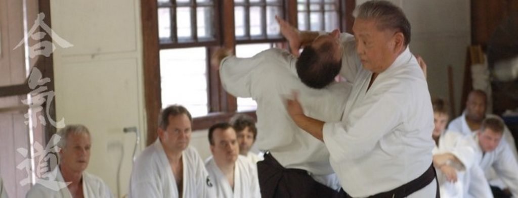 Roy Suenaka Sensei, fondateur de Wadokai Aikido, effectuant une technique de Kokyu-nage