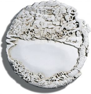 Une pierre d'encre en biscuit de porcelaine blanche sculptée par Chen Guozhi, Qing