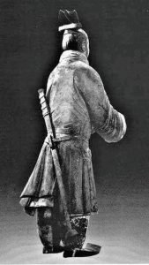 Guerrier en terre cuite de la tombe de Qin Shi Huang avec un jian à deux mains, 221 AEC
