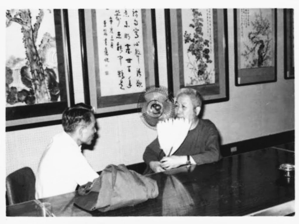 Maître Tao Bingxiang à gauche et maître Zheng Manqing à droite