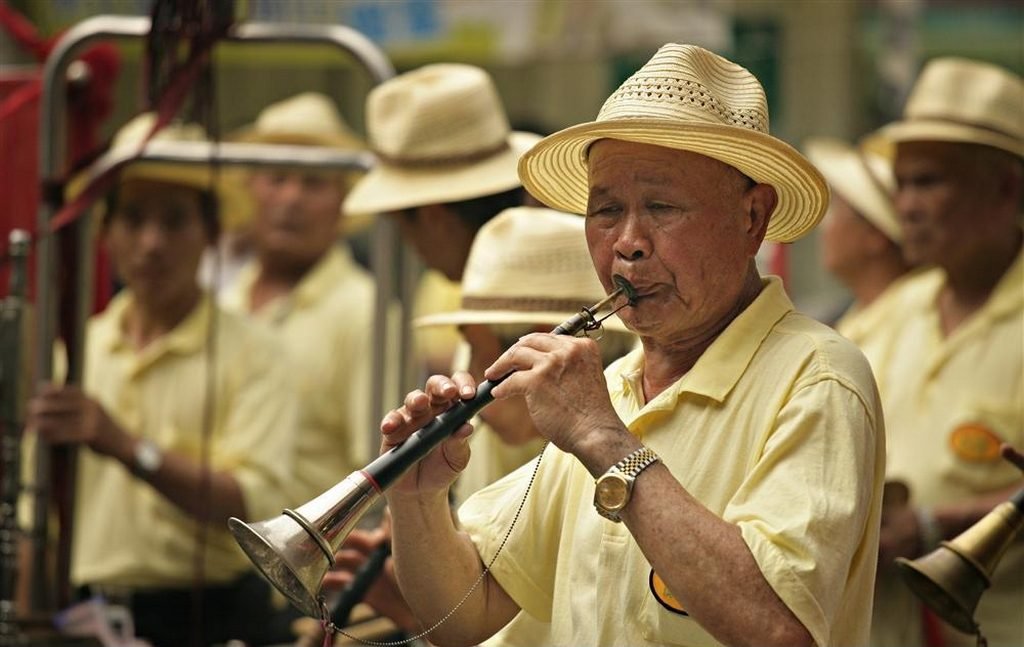 Le 嗩吶 suǒnà est un instrument de musique chinois, une corne à double anche.