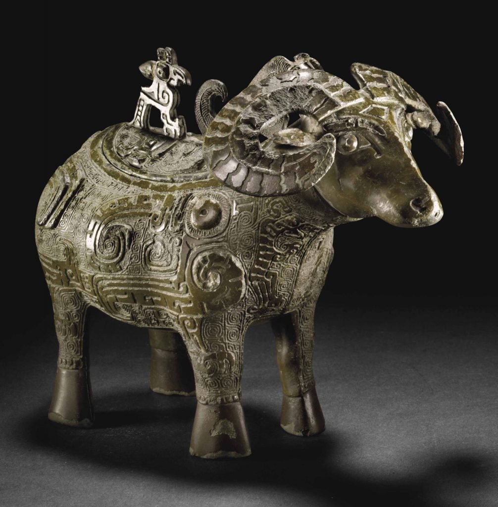 Vase à vin en forme de bélier en bronze, gong, fin de la dynastie Shang