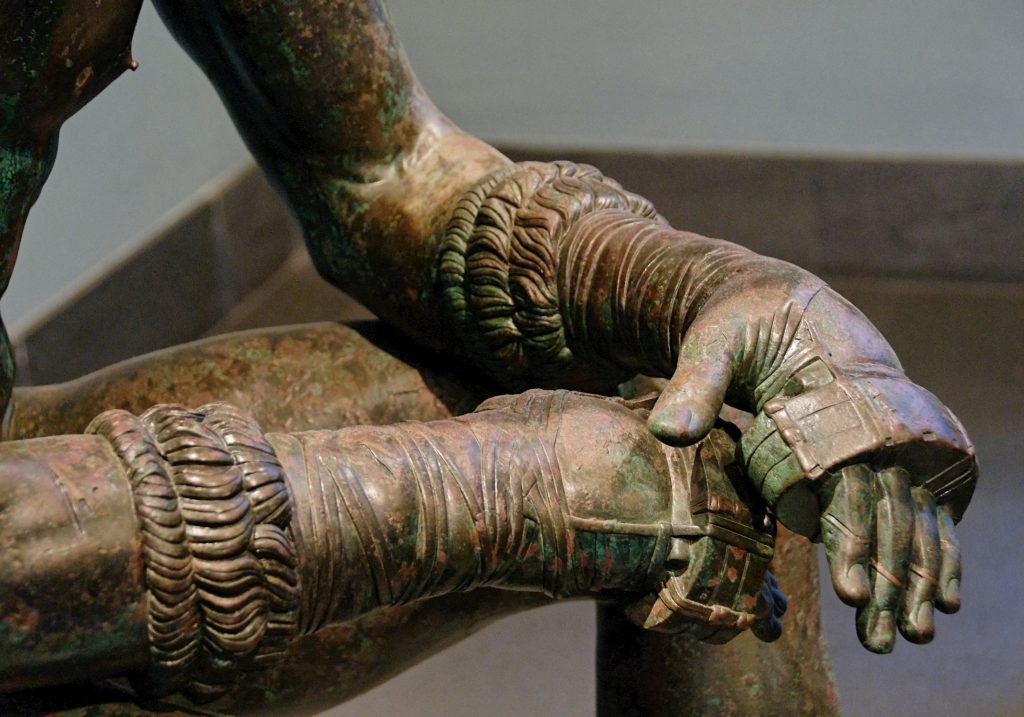 Mains du pugiliste, athlète au repos après un match de boxe, bronze, œuvre grecque de la période hellénistique, IIIe-IIe siècles AEC