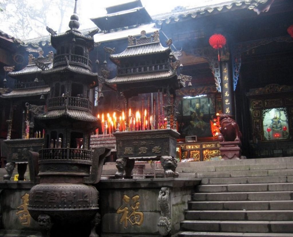 Autel principal devant le temple de Shangqing sur Qingchengshan, à Chengdu, Sichuan