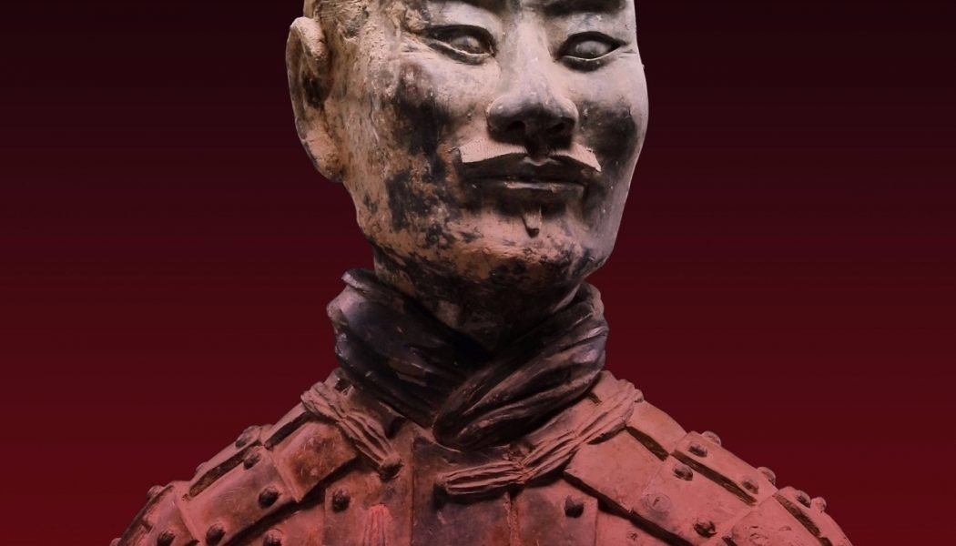 Archer agenouillé, détail, dynastie Qin, faïence