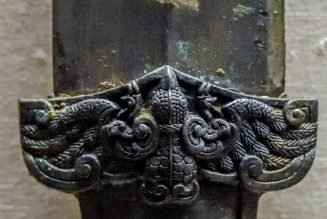 Épée en bronze de la dynastie des Zhou Orientaux, détail garde