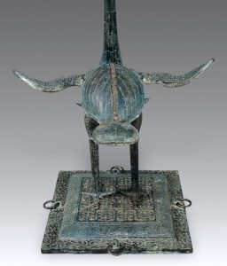 Grue avec bois en bronze, tombe du marquis Yi de Zeng, détail