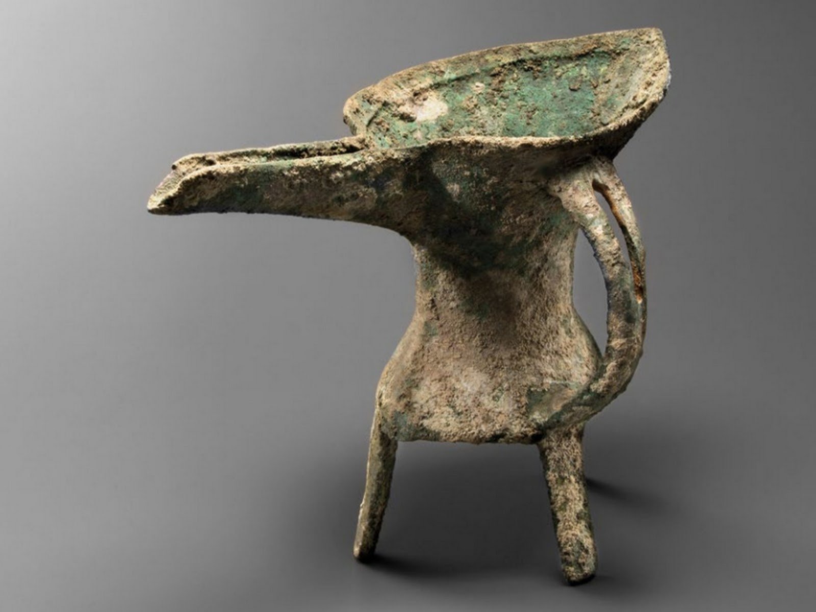 Vase à vin en bronze de la dynastie Jue Xia, culture Erlitou