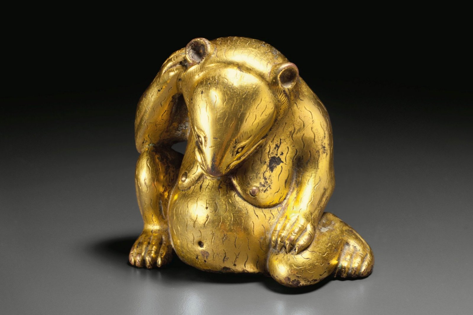 Ours assis en bronze doré, dynastie des Han de l'Ouest