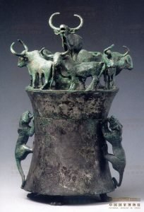 Conteneur de cauris en bronze avec poignées en forme de tigre et sept bœufs