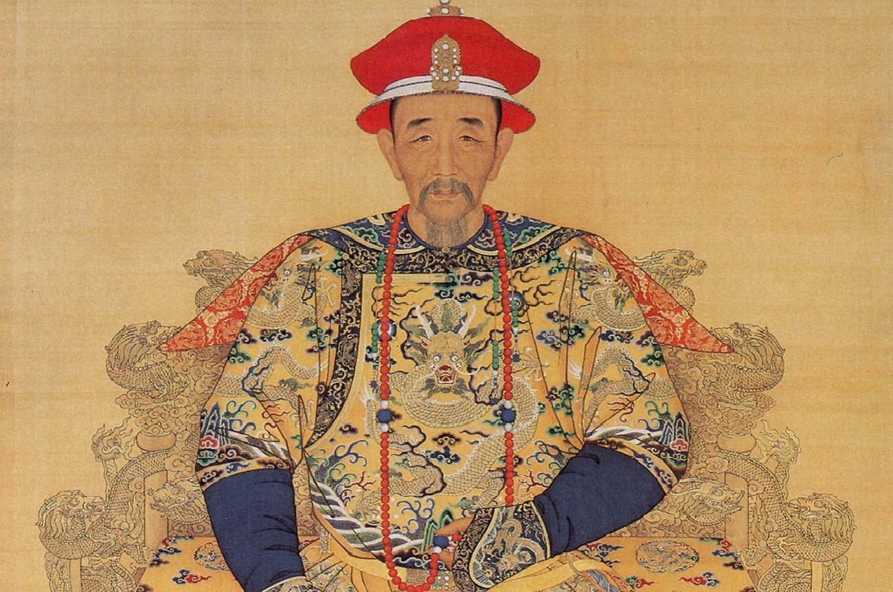 L'empereur Kangxi de la dynastie Qing en robe de cérémonie