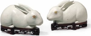 Paire de lapins en porcelaine chinoise d'exportation 18e-19e siècle