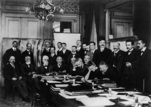 Photographie de la première conférence Solvay en 1911 à l'Hôtel Métropole