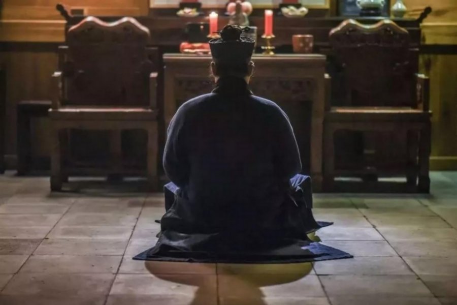 S'asseoir et se taire, méditant taoiste