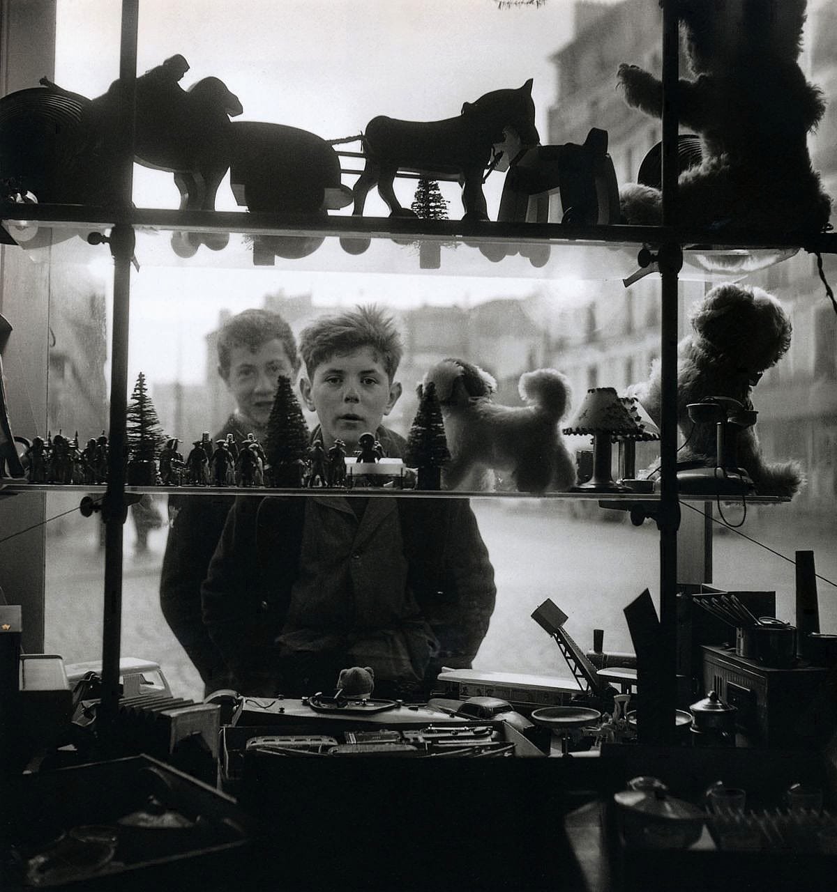 La vitrine de Noël, Paris, 1948, Robert Doisneau, 1912-1994