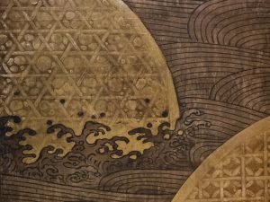 Paire de paravents à six volets, attribué à l'atelier de Sotatsu ; papier, encre, pigments, peinture à la poudre d'argent et application de feuilles d'or ; époque d'Edo, début du 17° siècle .